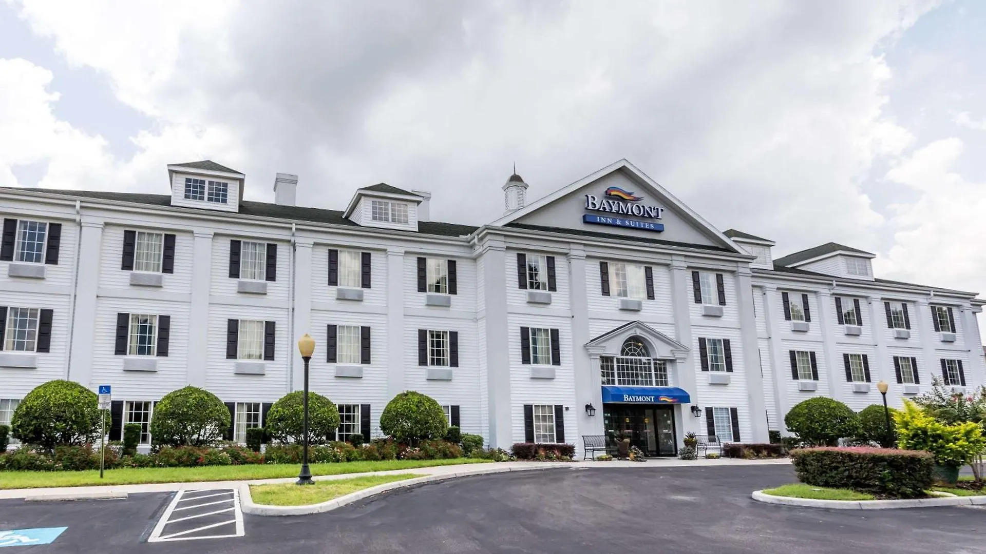 7 Budget Hotels Close to Lakeland Center Box Office