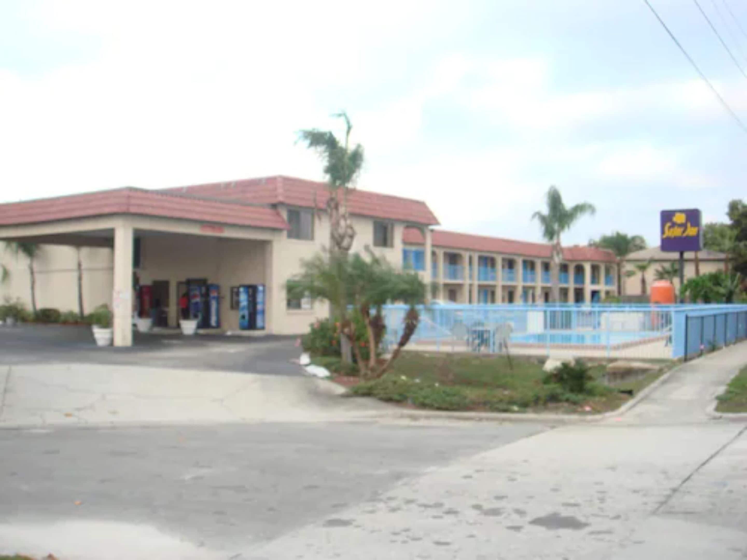Staying Near Westside Park: 4 Budget Hotels Compared